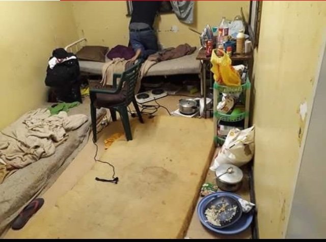 Penelope9913's tweet photo. #univenmustfall
This is one of the rooms which the univen management is forcing us to occupy no bed, electricity and hot water
#univenmustfall 
#univenmustfall 
#univenmustfall 
@DrBladeNzimande 
@SAfmnews 
@CapricornFMNews @Newzroom405 
@Advovolicious https://t.co/s1FZYwgoue
