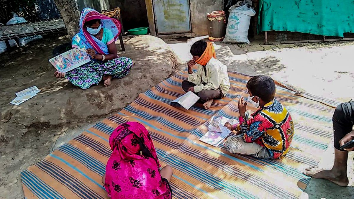 AEAISouthAsia's tweet photo. #covid19updates: Aide et Action trains mothers in creative engagement with children. 100 households converted into #learningcorners to ensure continued learning for the children by mothers.
#EducationforAll #Educationforlastmilechildren #MadhyaPradesh https://t.co/xgQOf5eBQA