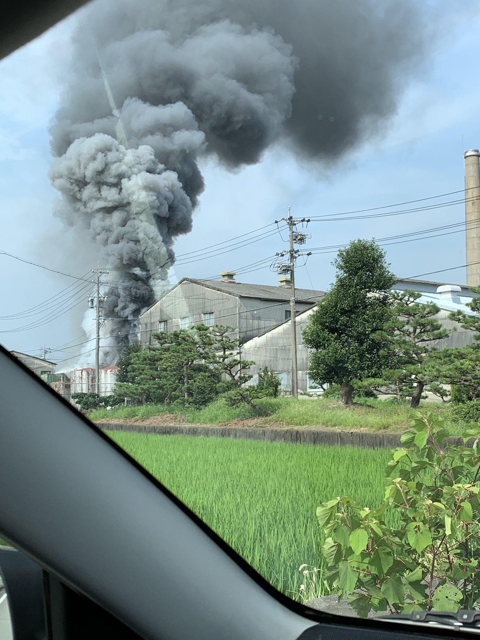 一宮市のオザワ繊工で火事が起きている画像