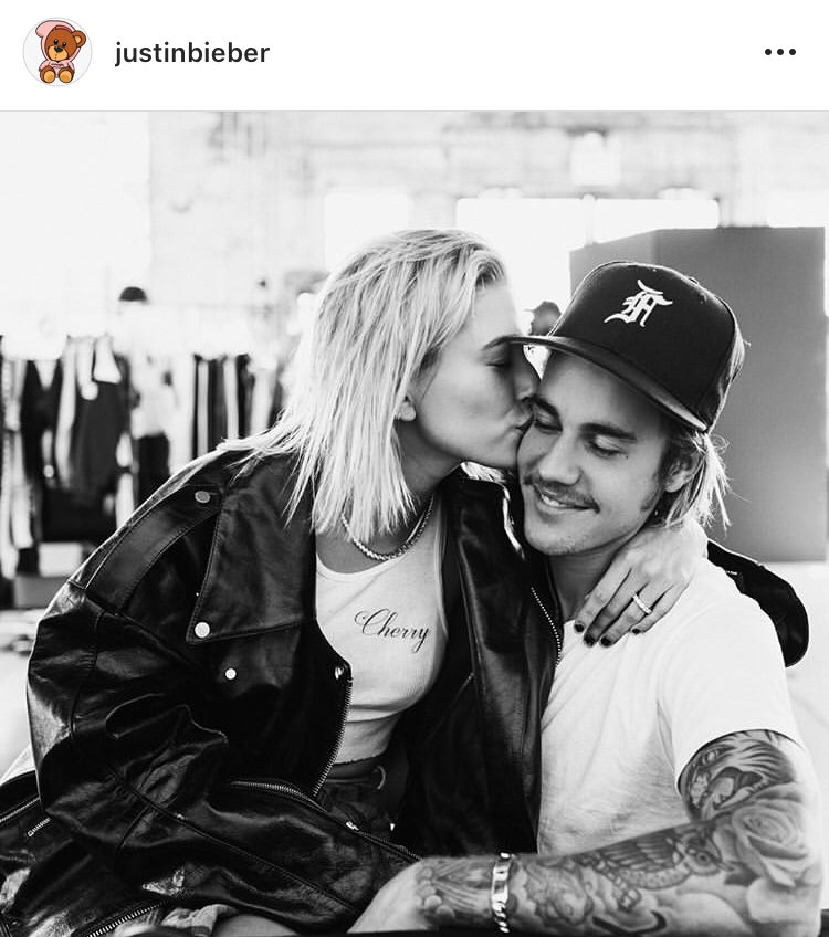 9 de julio 2018: Justin le declara su amor a Hails y confirman su compromiso