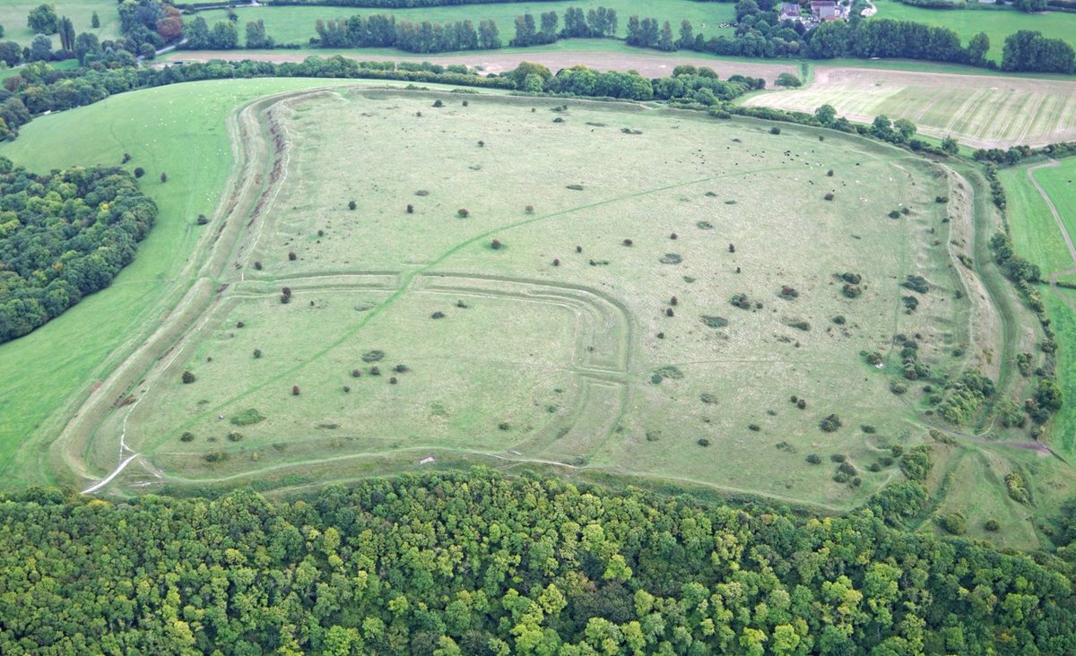 Here’s the glorious multivallate Iron Age hillfort (and Roman fort) atop  #HodHill  #Dorset  @nationaltrust looking east in this aerial photo from 2016 © Jo and Sue CraneA thread to celebrate  #HillfortsWednesday