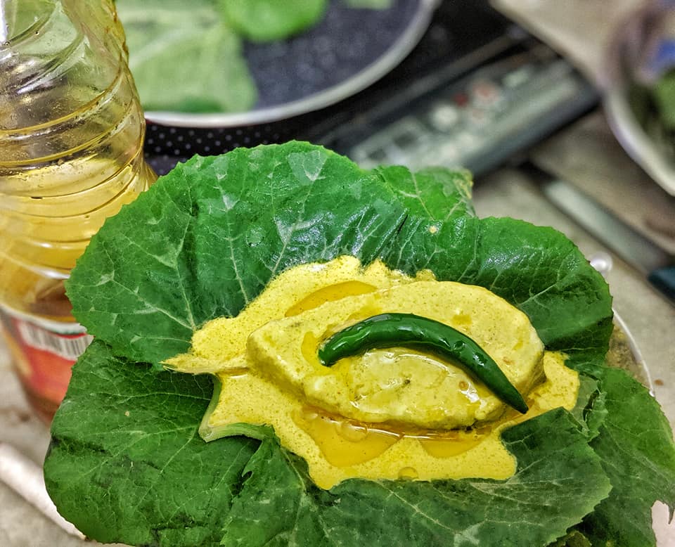 Making of Paturi (মাছের পাতুরী) 😋

📸 Photo Courtesy / ছবি কৃতজ্ঞতা: Debayan Bandyopadhyay

#BengaliFoods কার কার পছন্দ ❤️ দিন এবং ভালো লাগলে বন্ধুদের সাথে শেয়ার করুন!