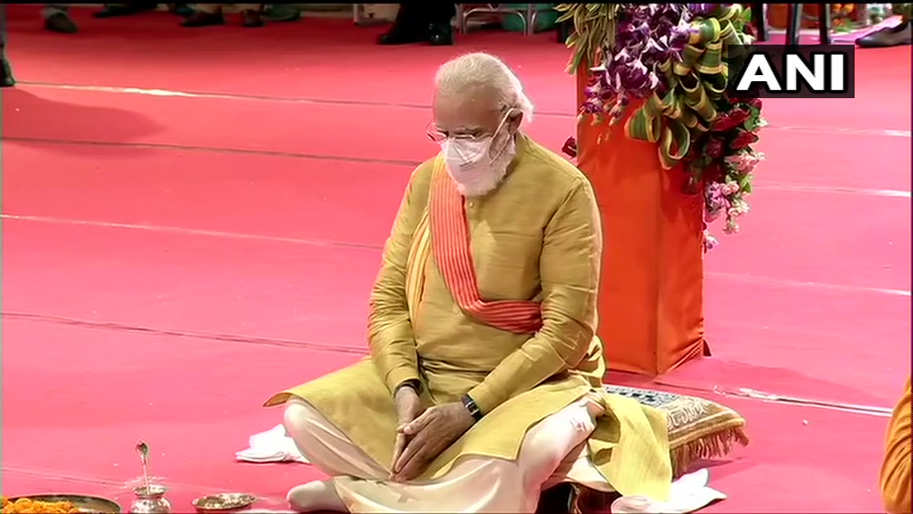 ElectionTamasha's tweet photo. Prime Minister Narendra Modi takes part in Ram Temple 'Bhoomi Pujan' at #Ayodhya.
#RamMandirAyodhya #JaiShreeRam #AyodhyaBhoomipoojan 
 https://t.co/UYSxm4Vm1Q