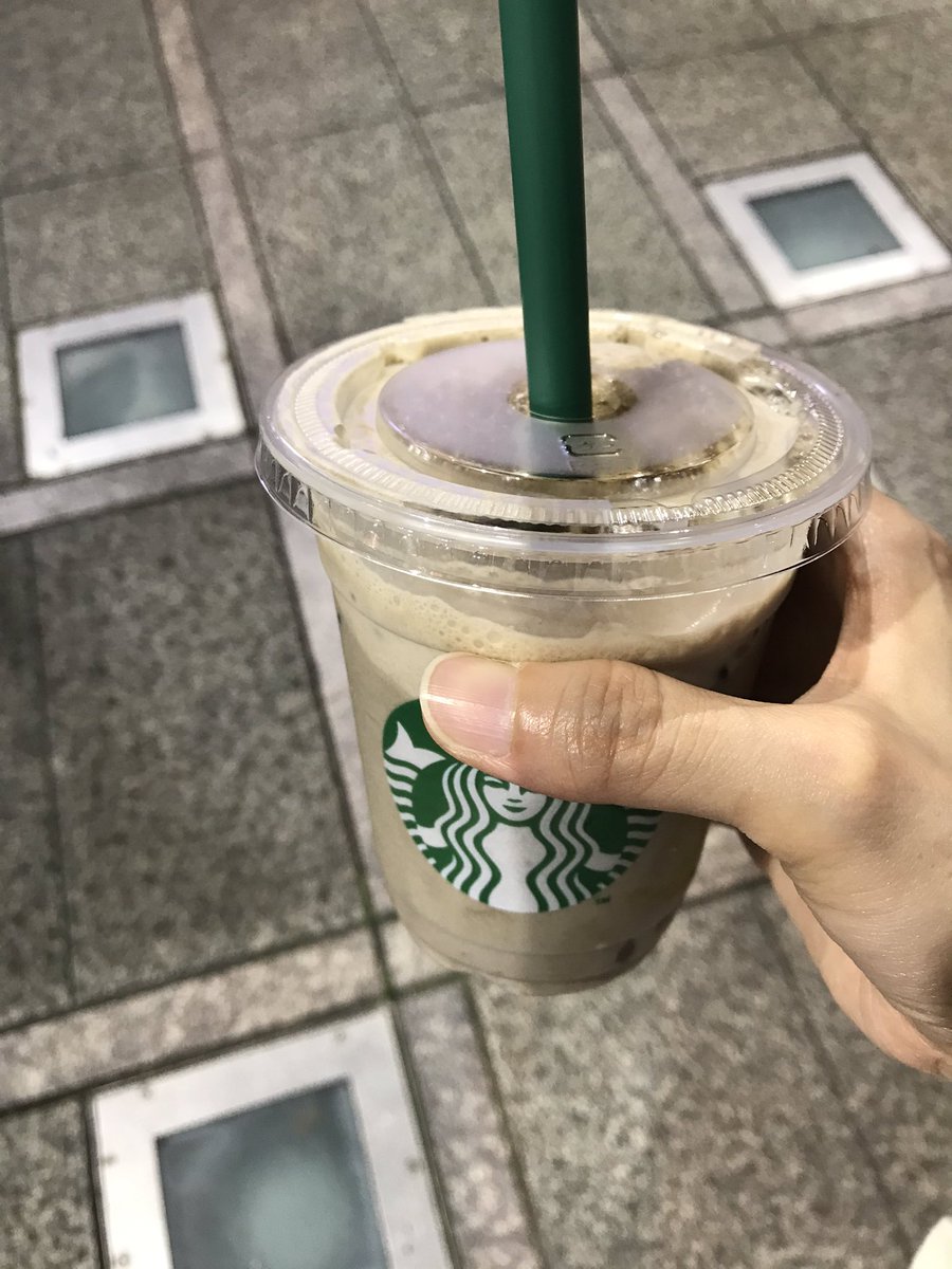 koyama_pichon's tweet photo. 店員さんオススメのアーモンドミルクにわらび餅トッピングで🤗✨ https://t.co/jU2aolx3x3