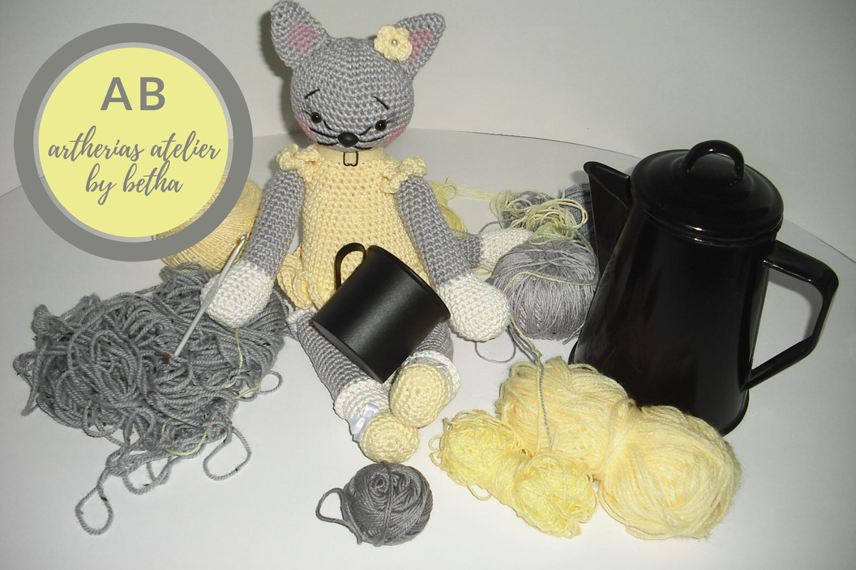 by_betha's tweet photo. 🎀ARTHERIAS ATELIER BY BETHA 🎀
DIA... COM ARTHERIAS !!!🙅‍♀️🧶
"Dedica-se a esperar o futuro apenas quem não sabe viver o presente."
Sêneca
Imagem Autoral | ARTHERIAS ATELIER BY BETHA
RECEITA | ARTESÃ ROBERTA MARTIMIANO
GATINHA AMIGURUMI | GATINHA MIAH 🐱
#crochet https://t.co/IFuCcQF387