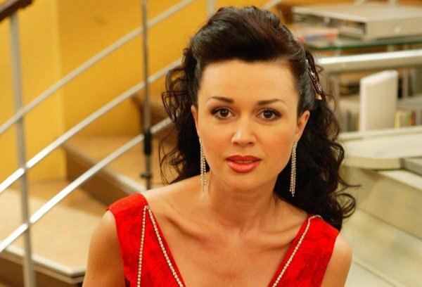 VladTime's tweet image. Заворотнюк потеряла красоту из-за химиотерапии, но остается в создании: vladtime.ru/shou_biznes/74…