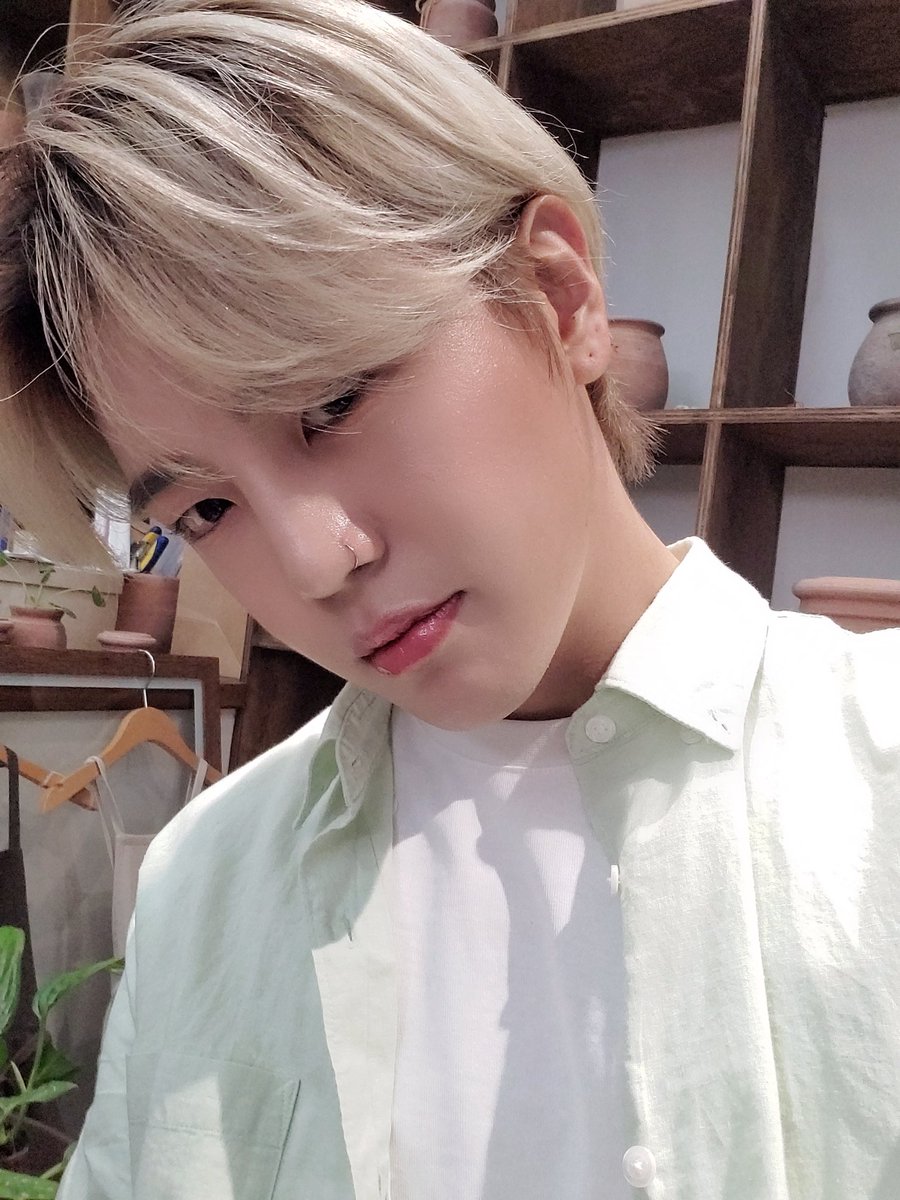 official_ACE7's tweet photo. [#에이스_동훈]
비오는 날이 지속되니까
적적하니 초이스가 더 보고싶습니다 ㅠ
밥 잘 챙겨먹고 우리 빨리 봐요
#초이스  #에이스 
#CHOICE  #ACE https://t.co/Sr5T5jzf5E