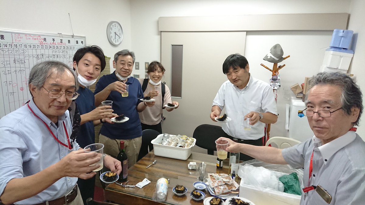 うにパーティー
窓解放、エアコンon!ウニには甲州白ワイン🎵