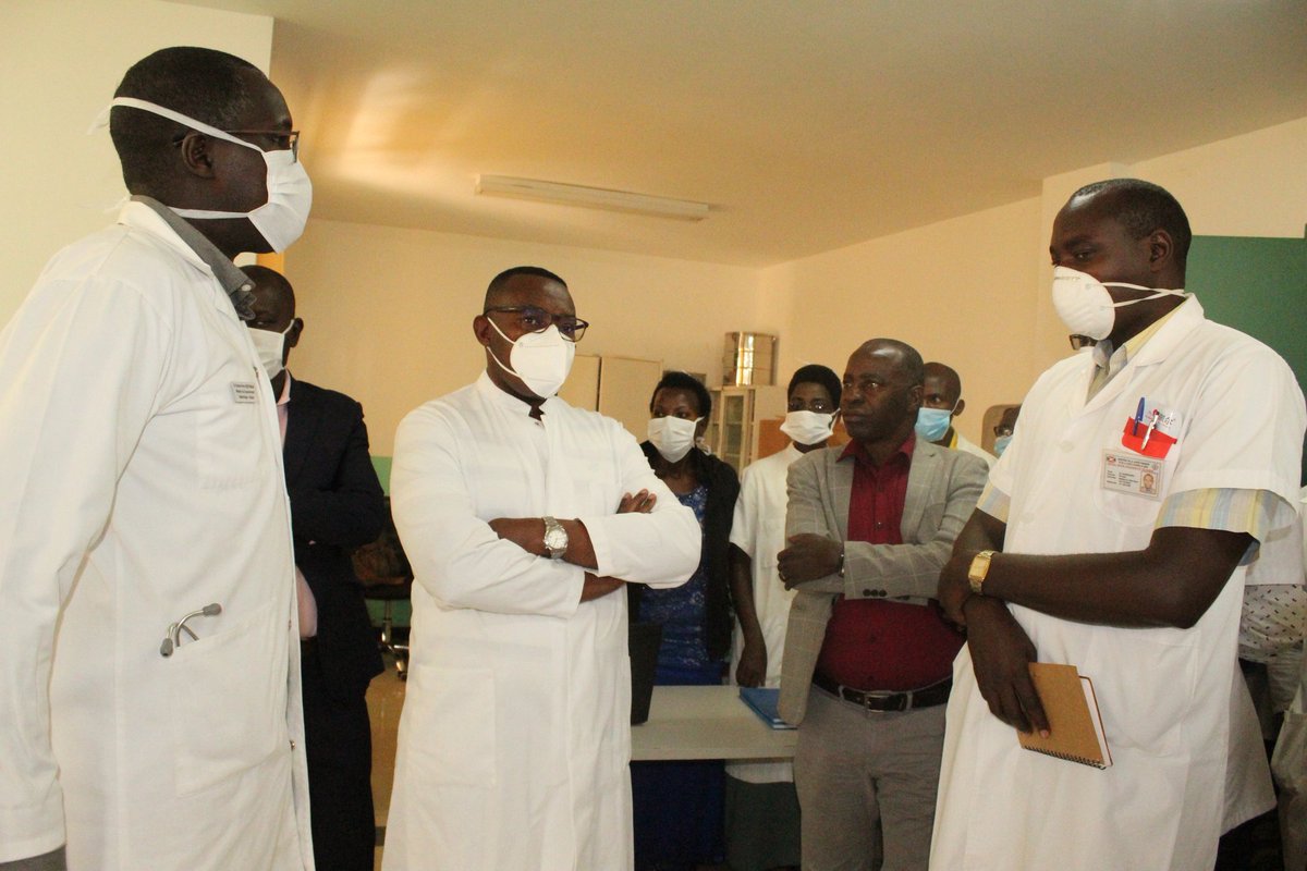 msp_burundi's tweet photo. #Burundi Le Ministre @dr_thaddee effectue une visite à l'hôpital du cinnquantaire de @Karusi pour se rendre compte du fonctionnement de l'unité d'hémodialyse . Il apporte un appui en médicaments , matériel de protection individuelle et équipements de diagnostic https://t.co/LamP3hozt0