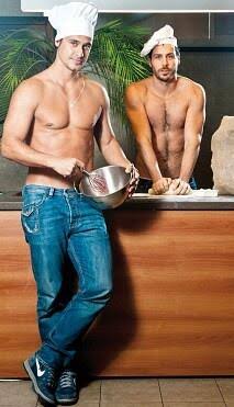 Emmoğluyla köyde sıradan bir gün. Ekmeğe sürmelik çikolata yapiyoz