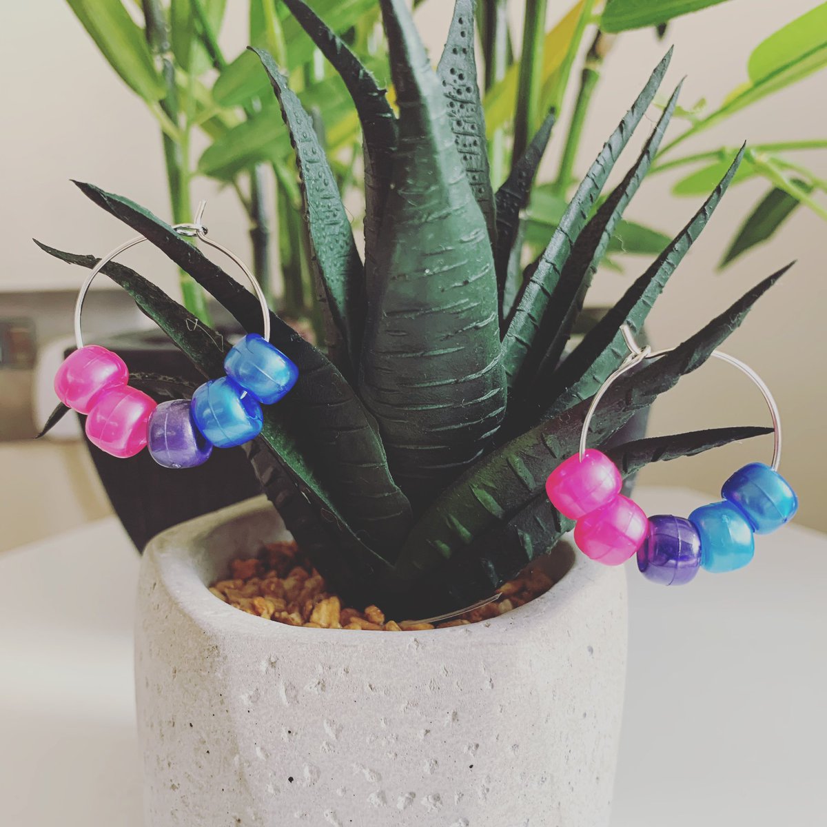 letsnormalise's tweet image. Another peep of the earrings being sold over on Instagram! More designs over there, £1 of each purchase is going to @Pandas_uk . Let’s show our support and look cute doing it!!!!❤️