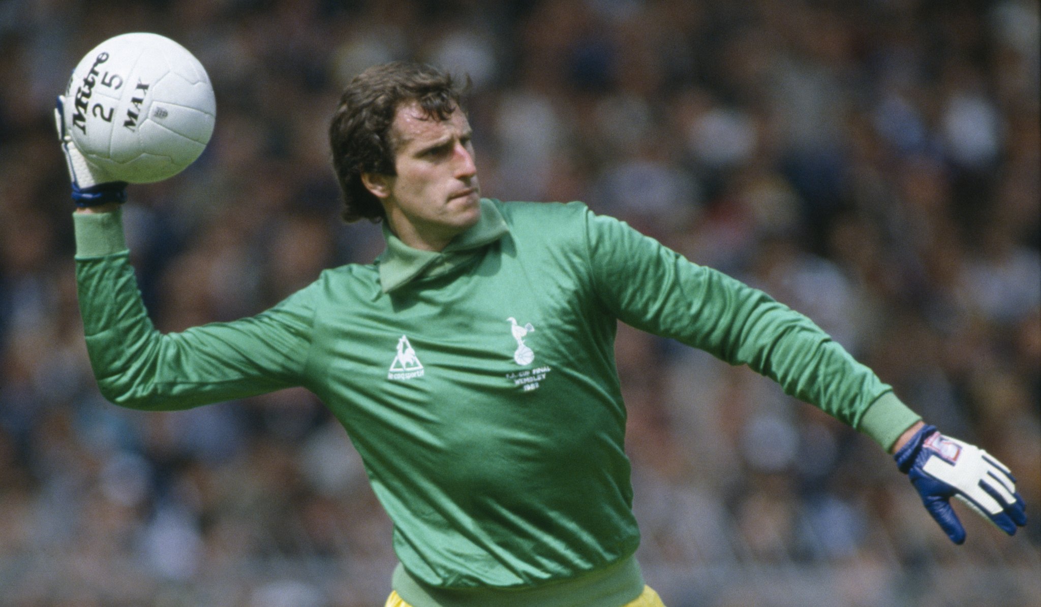Happy birthday to the legendary Ray Clemence 

Yiddo 