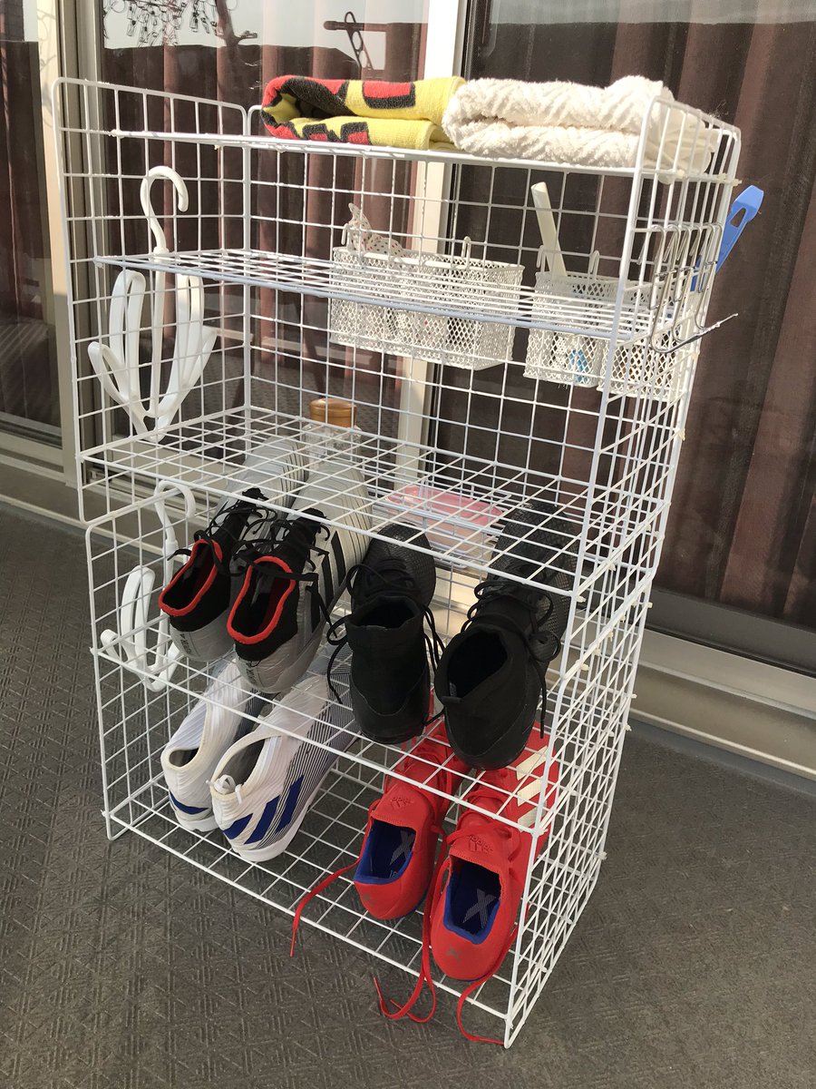 Kan サッカー用品の収納 サッカー スパイク 収納 100均 Daiso セリア ワイヤーネット 結束バンド サッカー用品の収納 キーパーグローブも干せる 靴の消臭 天日干し 手作り Kan サッカー用品の収納 サッカー スパイク 収納 100均 Daiso セリア ワイヤーネット 結束バンド サッカー用品の収納 キーパーグローブも干せる 靴の消臭 天日干し 手作り