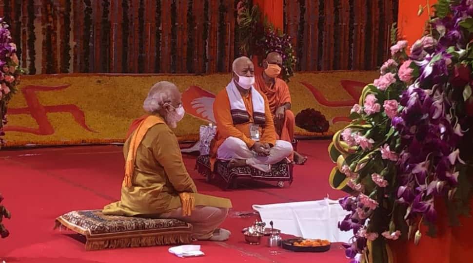 DidiRitambhara's tweet photo. आज अयोध्या के दिव्य और भव्य वातावरण में #श्रीराम_जन्मभूमि भूमिपूजन का साक्षी बनना मेरे जीवन का अलौकिक क्षण रहा।  विश्वभर के रामभक्तों को बधाई। रामजन्मभूमि मुक्ति आंदोलन के बलिदानियों को श्रद्धांजलि।
#RamMandir 
#RamJanambhoomi https://t.co/AmZGxr2z5a
