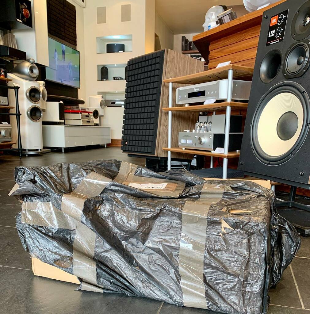 AudioVenue's tweet photo. A new, well new to us amplifier arrived yesterday, anyone care to guess what it maybe ?. #luxman #sqn150 #dn150 #bowersandwilkins #bandw #quadraspire #q4evo #compacthifi #valveamplifier #streamer #amplifier #source  #musical #madeinjapan  #audiovenue #ea… https://t.co/R1nncqJXys https://t.co/334eYYSKum