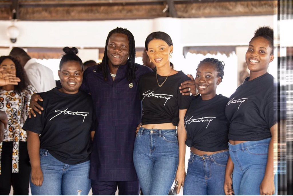Nuer_Rans's tweet photo. Stonebwoy Got The Ladies On Lock. ❤️❤️
#GoodMorningRemix ⬇️
https://t.co/XU0LZpsxy1
#AnlogaJunctionAlbum 💥💥
#BhimNation https://t.co/rkZ53WmItC