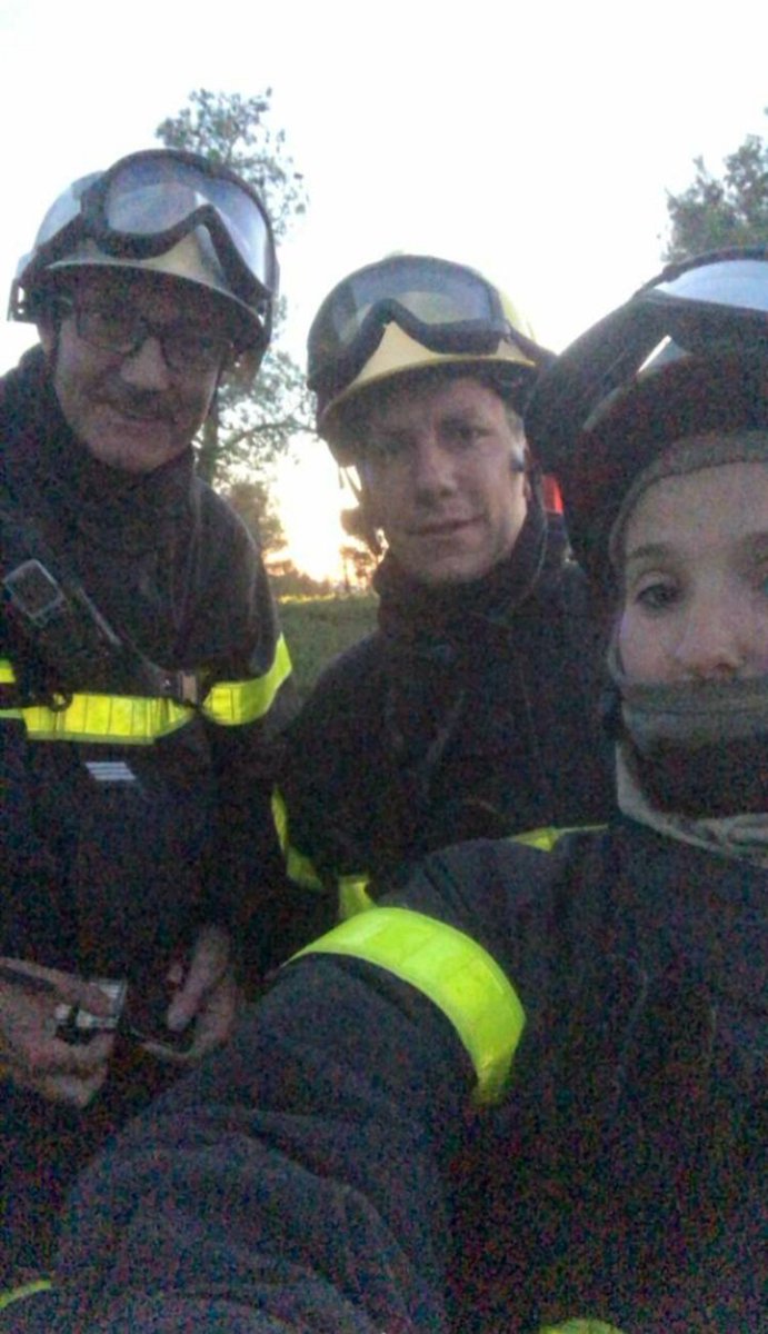csletouvet's tweet photo. En raison des feux de forêts qui frappent le sud de la France, 4 sapeurs-pompiers du Touvet sont engagés pour lutter contre les 🔥en renfort des  @Pompiers_13. Nous souhaitons un bon courage à Hervé, Jonathan, Alexandrie et Léo 🚒
@sdis38 #sera2 #FeuDeForêt #pompiers13 #feu https://t.co/NZYlO9A6VP