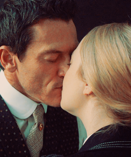 MarryDark2's tweet photo. #TheAlienist #SarahHoward #JohnMoore https://t.co/ZkRB4HBbZM