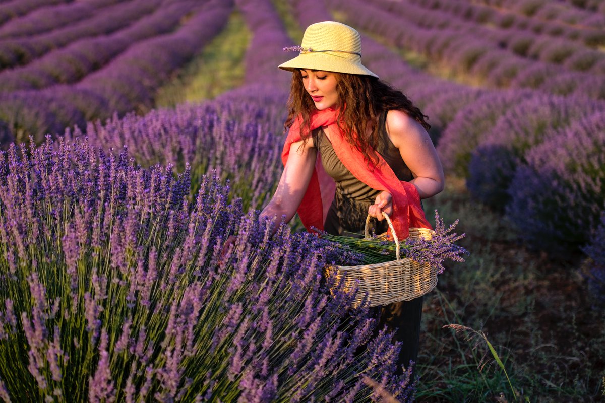 Here is one of the villages famous for its lavender fields: Kuyucak. It is easy to reach, just 2 hours away from Antalya. 
Kuyucak/Isparta 
credit:Gülcan Acar
#Turkija #Turcija #Türgi #trekas #park #trekking #indigo