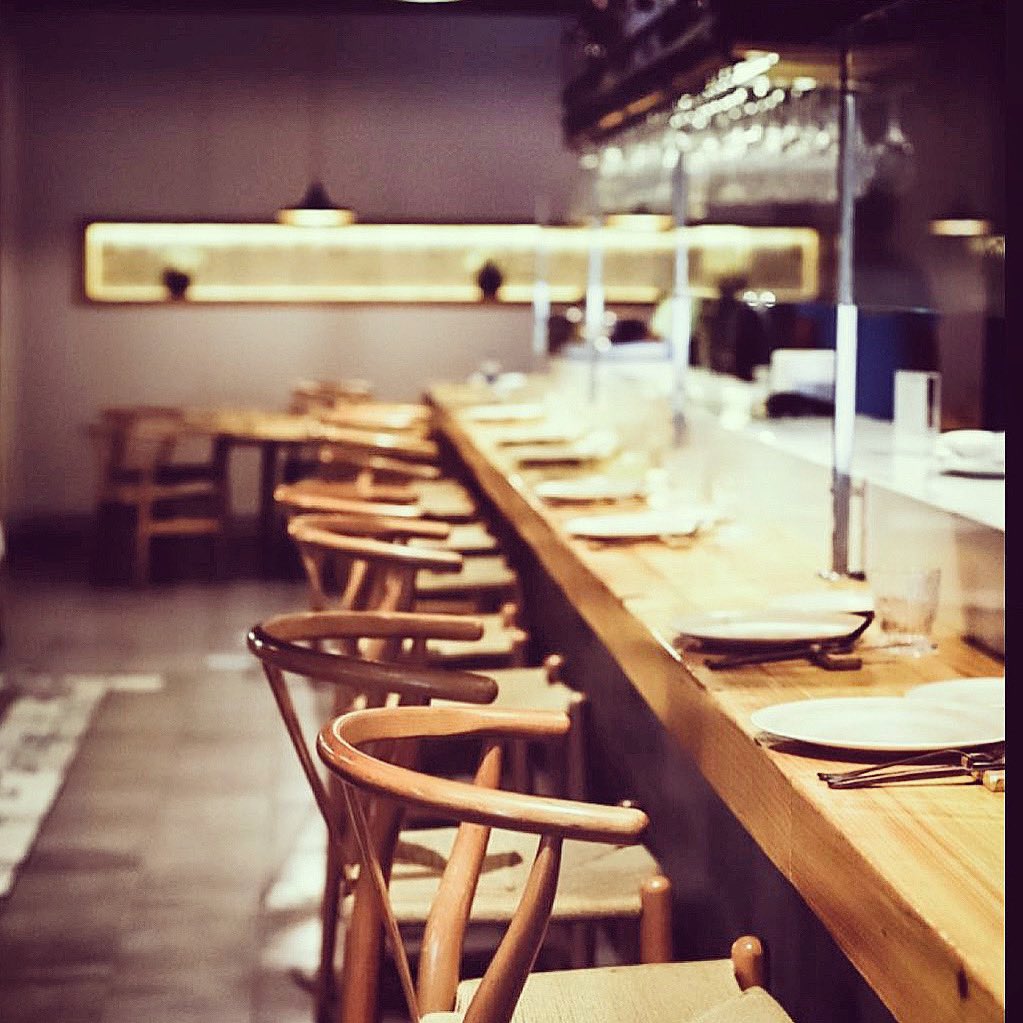 ¿Te apetece disfrutar de #Granazul en nuestra barra?

Toda una experiencia para los sentidos, cómoda y en ella puedes degustar toda nuestra carta (incluidos los arroces), manteniendo la distancia de seguridad. ¡Te esperamos! 🍷

#restaurante #valencia #gastronomia #food #arroces