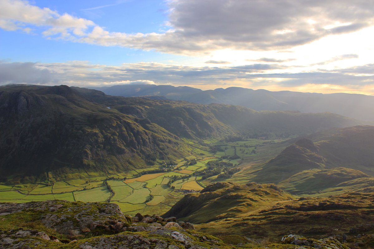 Stunning views down the great Langdale valley #lakedistrict #amateurphotography #thelakedistrict #photography #thelakes #hikingthelakes #raw_uk #ukoutdoors #ukhikers #scenicbritain #uk_features #landscapephotography #thelakedistrictnationalpark #worldshares #lakedistricthikers