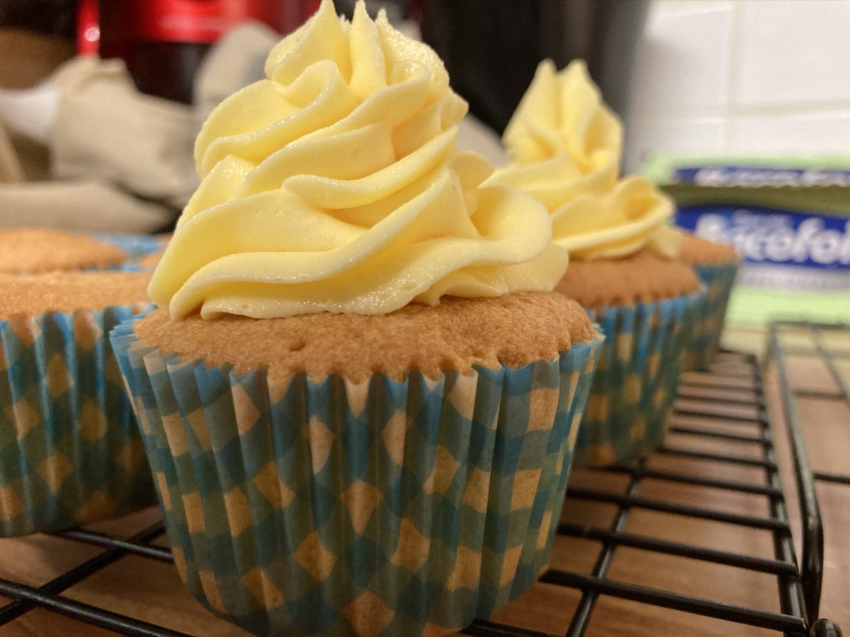 PekoeMellowTea's tweet photo. Cup cakes iced and ready to go! #pekoemellow #pekoemellowtea #shoplocal #shoplocalstaysafe #london4all #unlimitedlondon #london_only #londonlife #london2020 #lovelondon #thisislondon #visitlondon
 #chocolate #food #foodie #w6 #cakedecorating #cakedesign #cakedesign #cakesdecor https://t.co/9jL8w54pgb