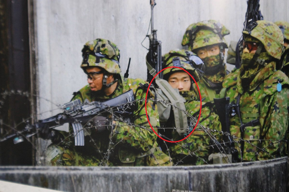 ちょんまげインプ で このホビージャパン誌のムック 陸上自衛隊battle Records に出てくるこの画像なんだけど このミニミの負い紐 まさかワシんとこのレプリカじゃあないだろなあ パッドの感じがどうも見覚えがあるのだが まあ まさか ちょんまげインプ で このホビージャパン誌のムック 陸上自衛隊battle Records に出てくるこの画像なんだけど このミニミの負い紐 まさかワシんとこのレプリカじゃあないだろなあ パッドの感じがどうも見覚えがあるのだが まあ まさか