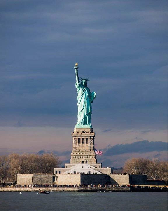 nycfeelings's tweet photo. Liberty 🗽 @simonellisphotos https://t.co/3rWuA3HVDG
