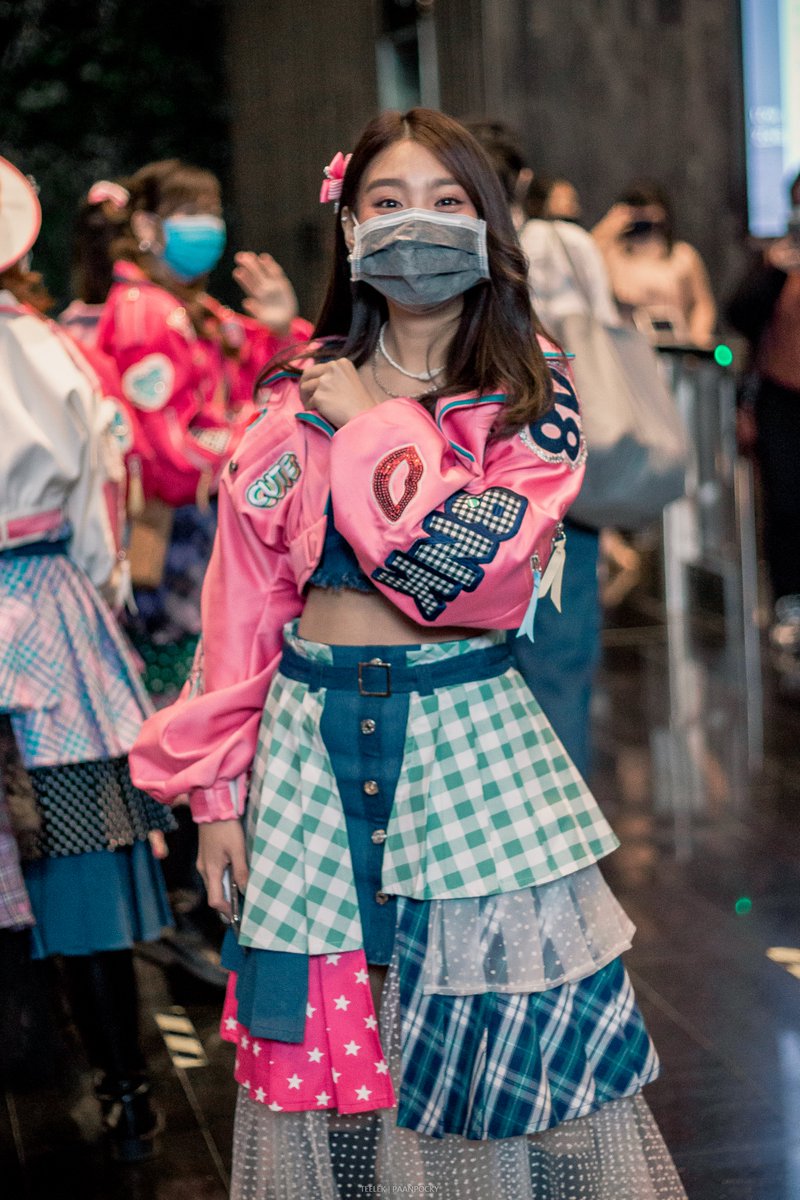 mahajamrern's tweet photo. ยิ้มเยอะๆนะคะคนดี เราชอบมองพี่ยิ้มที่สุดแล้ว🧡
#KaewBNK48 #BNK48 #TEELEK https://t.co/jCgUF9J0ol