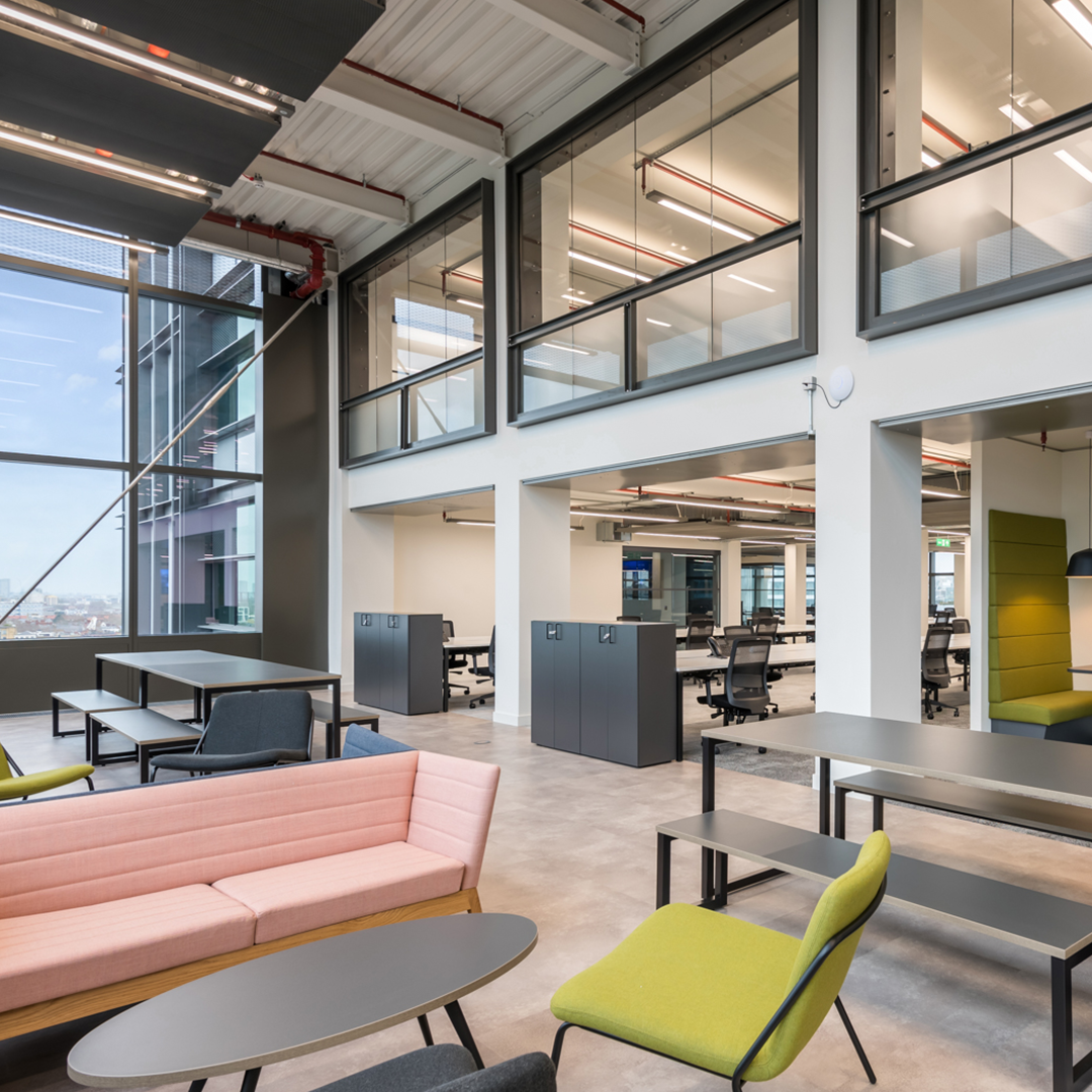 wearethirdway's tweet photo. I’m sure we can all agree, this one takes the cake.
Our interiors team manages to expertly compliment this dreamy London skyline with a super sleek design and neutral colour scheme.
🌸🥝
#ThirdWay #BowerTower #myworkplace #London #designandbuild #backtowork #HybridWorking https://t.co/S3ERbLgISW
