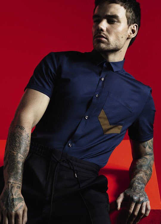 realdailypayne's tweet photo. 🎂#29DaysOfLiamPayne #Day5🎂

Remember when @HUGOBOSS announced @LiamPayne as their very first brand ambassador for HUGO!!! Since then we’ve had 2 capsules, a body wear campaign, a fragrance and an eyewear campaign. Model Liam is killing it! 
#HUGOxLiamPayne https://t.co/CRHBlKtjye