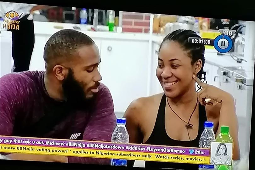 Amchizzy's tweet photo. Kiddy: Baby, I'll be teaching you how to cook tomorrow.

Erica: Awwwwww baby 😍 😍 😍

Mental connection left the group 🚶 #BBNaija https://t.co/Y0eFKSW6Yn