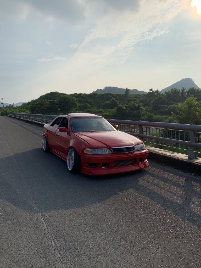 lasyms's tweet photo. こないだ天気良かったから朝からみんなに声かけて研いでもらってフェラーリレッドにオールペン笑 https://t.co/j5EeQ79JF7