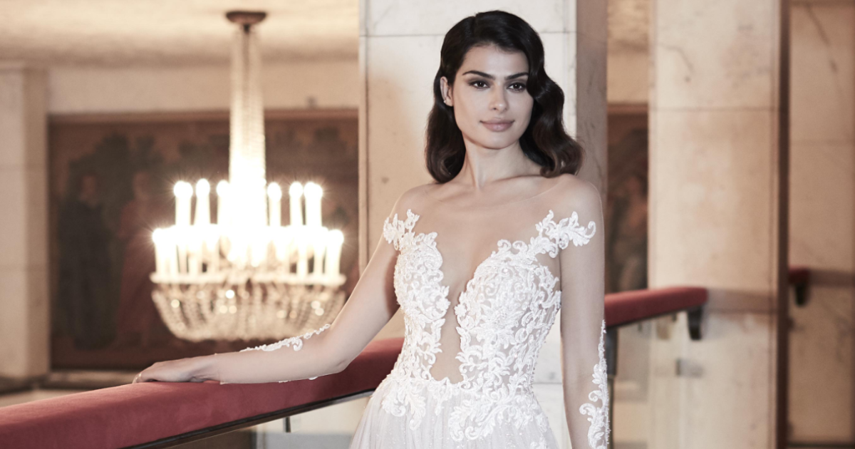 MaisonSignore's tweet photo. Stupisci tutti con savoir faire per sentirti una vera principessa moderna.
Il corpino dell’abito Linette ha un effetto bustier ed è ricamato interamente in pizzo.
#MaisonSignore #WeddingDress #AbitidaSposa #Excellence https://t.co/V0u1gwNJR9