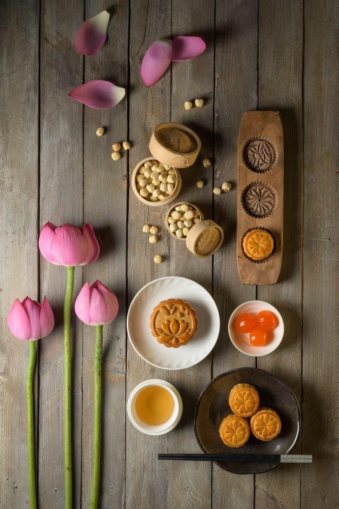 Experience authentic and traditional mooncakes flavours from our Loong Yuen Cantonese Restaurant; Have a taste of our signature White Lotus Seed Paste with Double Egg Yolks  and Mini Creamy Custard with Egg Yolk.
Order now: buys.hk/higm/html/moon…