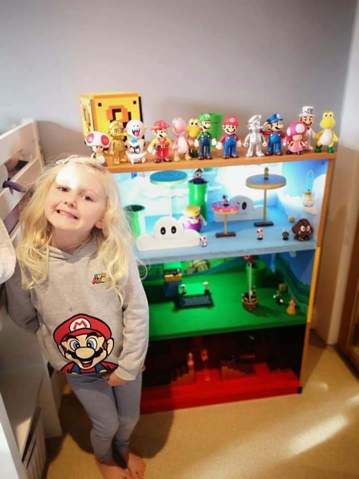 TheVeronicaTt's tweet photo. My brother-in-law made this for my daughter for her birthday! Pretty cool right? #SuperMario #MarioHouse #SuperMarioHouse @N64Today @N64Memories https://t.co/9uvQgv998u