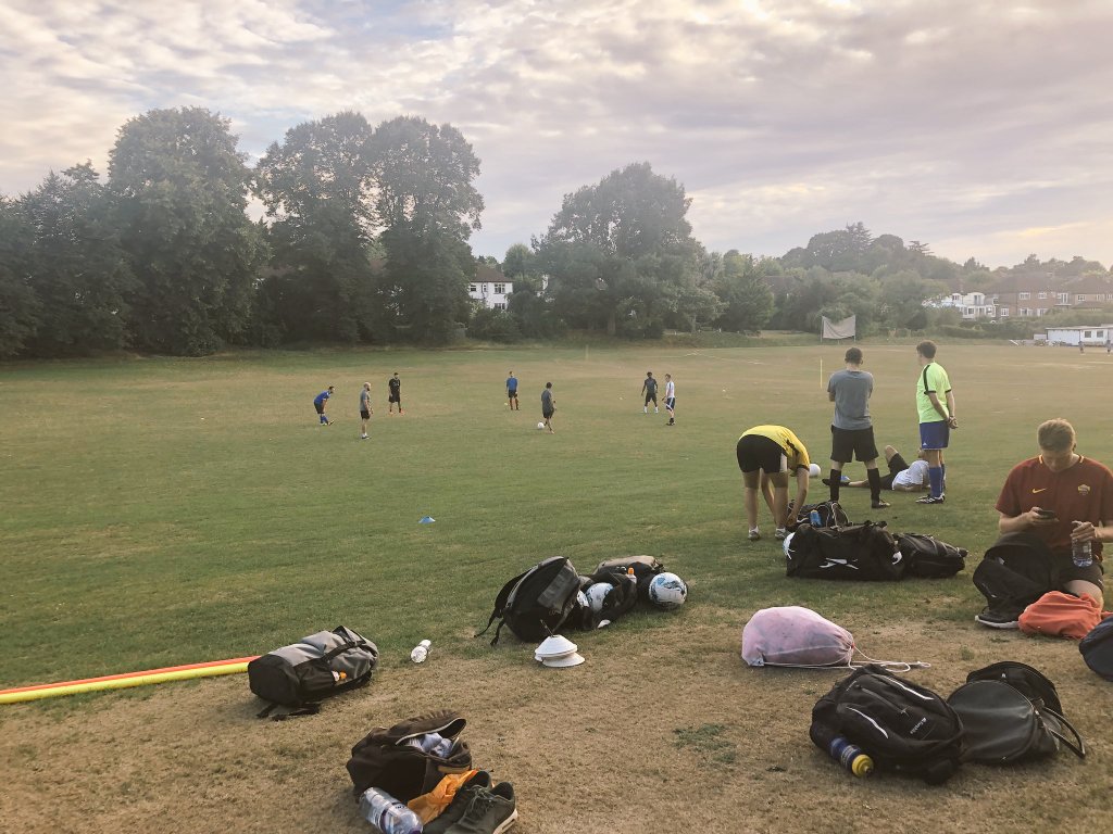 OldWhitsFC's tweet photo. Looking to get back into football? Old Whits run 2 sides, have excellent facilities and we're right in the heart of South Croydon. Training every Wednesday 7pm - get in touch! ☀️⚽ https://t.co/6bkRCH7Agu