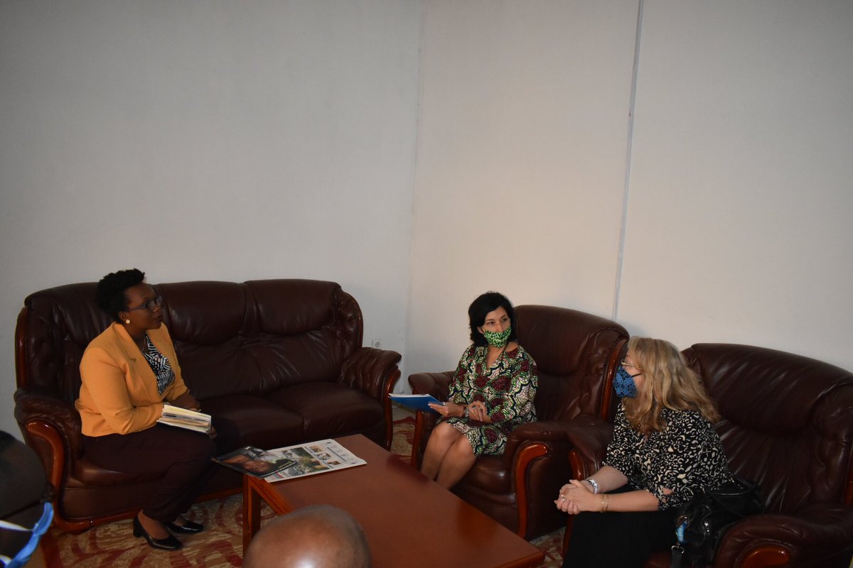 MinCoMedia's tweet photo. #Burundi La ministre @NIJIMBEREMarie1 et La Représentante Adjointe de @UNICEF_Burundi MARJAN MONTAZEMI ont également échangé sur les domaines de collaboration dans le cadre de la lutte contre le Covid 19. 2/2 https://t.co/vCs4aVIRN4