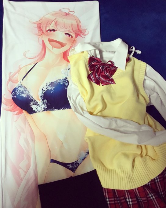 ユメノの抱き枕カバーならこの前届きました。まだ頒布してない。 