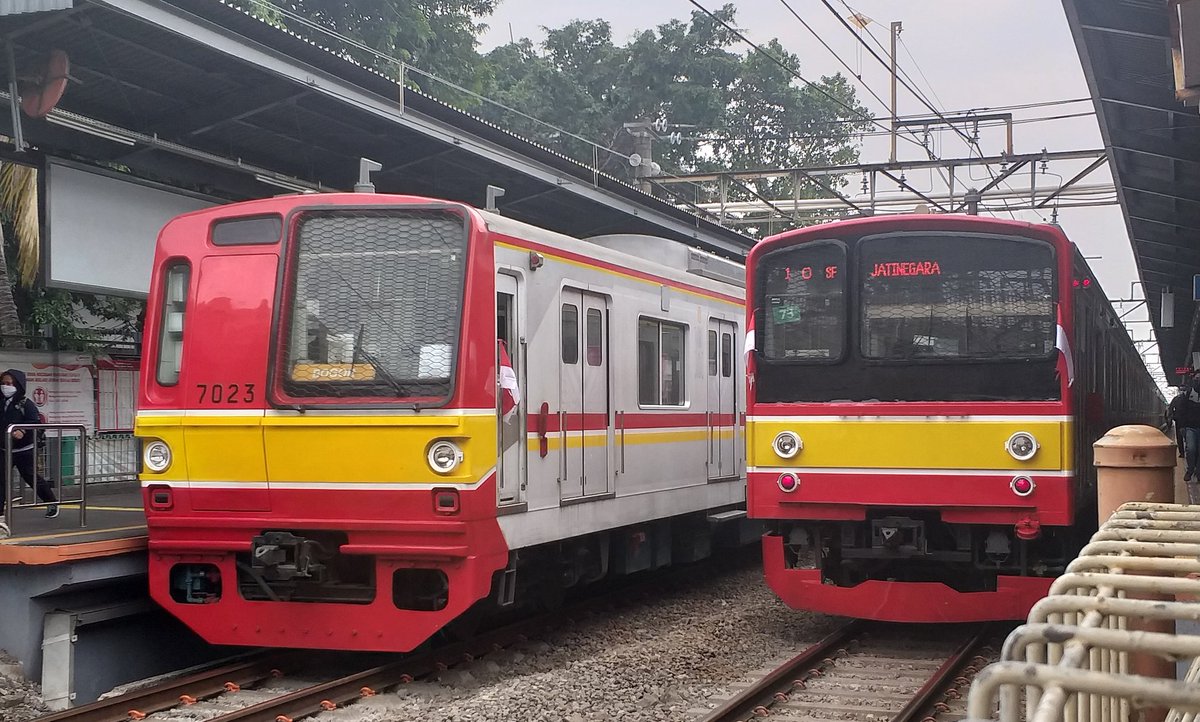 Jgn mencari pasangan yg Sempurna  melainkan carilah pasangan yg dpt menerimamu secara sempurna
<a href="/CommuterLine/">KAI Commuter</a> <a href="/KAI121/">Kereta Api Indonesia</a> <a href="/keretaapikita/">Kereta Api Kita</a> <a href="/JapanRailwayCom/">Japan-Railway.com/鉄道ニュースサイト</a> <a href="/tokyometro/">Japan Tour & Travel</a> <a href="/keretaKRL/">keretaindonesia</a> <a href="/JRseries/">JRseries</a>
