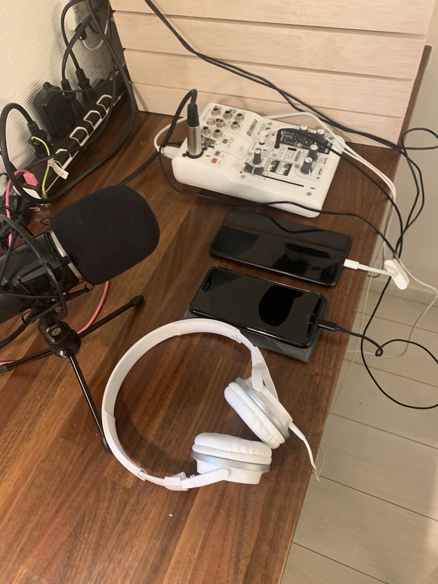 てっぺい 𝐾𝐼𝑁𝐷 きゅん 配信機材の紹介です Iphone2台 Yamaha Ag03 マイク Marants Mpm1000 この使い方でご質問ある方は どうぞ T Co Mo6ztlizfw Twitter