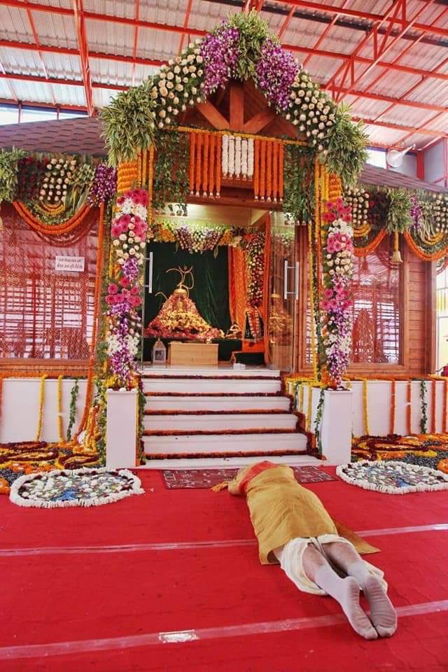 PrafullaAkant's tweet photo. प्रत्यक्ष प्रभु रामचंद्र के समक्ष साक्षात दंडवत प्रधानमंत्री की यह प्रतिमा मन को मंत्रमुग्ध करती हैं ।जन जन के प्रतिनिधि के रूप में जन के भावनाओं का प्रगटीकरण यही जननेता की निशानी हैं ।मन निःशब्द हैं ।
🌺🌺जय जय राम जय श्रीराम🌺🌺
#राममंदिर 
#समृद्धभारत https://t.co/cyqmISmSXb