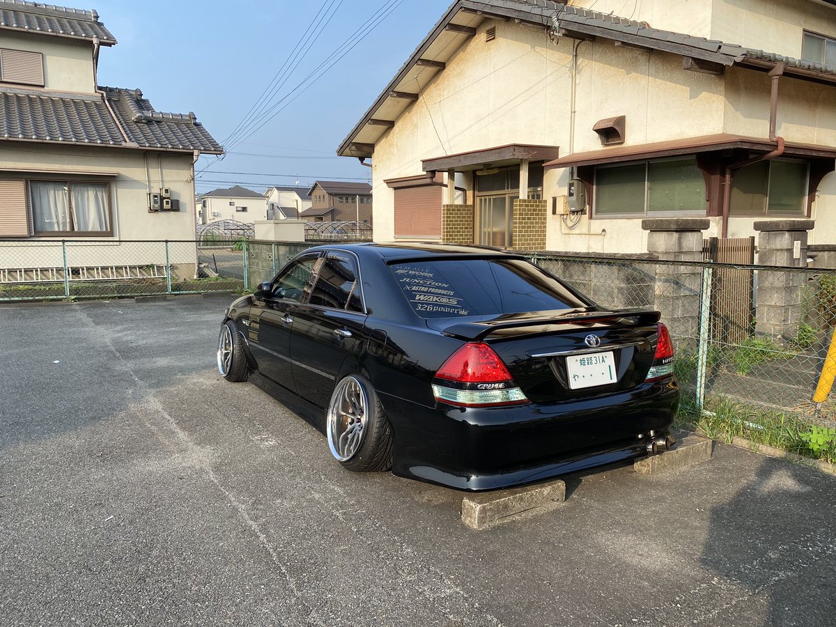 たく 愛車を選んだ理由 うわぁ 黒いセダンカッコよいなぁ え テールランプに水色のレンズがある 可愛い 買う 人生で初めて買った車の購入動機なんてこんなもんw たく 愛車を選んだ理由 うわぁ 黒いセダンカッコよいなぁ え テールランプに水色のレンズがある 可愛い 買う 人生で初めて買った車の購入動機なんてこんなもんw