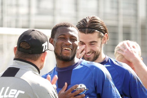 SCPaderbornFR's tweet photo. 🎂| Bon anniversaire à Jamilu #Collins 

Il a 26 ans aujourd’hui! 🎉

#SCP07 #Paderborn 🔵⚫️⚪️ https://t.co/4lnTs7fORu