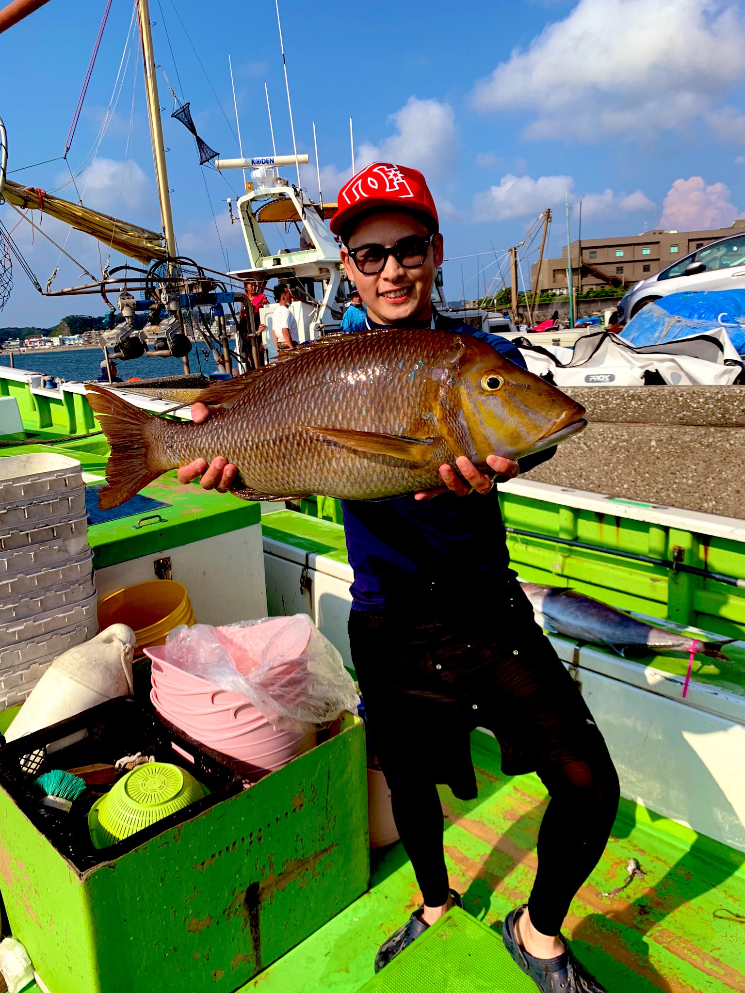 تويتر 林明寛 Official على تويتر マグロは釣れなかったけど7キロのカンパチと さて 魚クイズ 右の魚はなんでしょう めちゃめちゃ可愛い名前よw T Co Cceavkc5ho