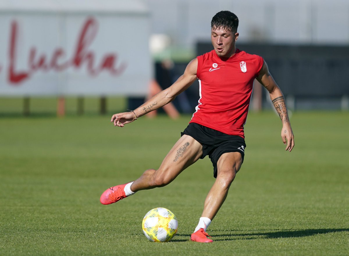 CanteraNazari's tweet photo. ⚽️ ¡¡Arranca la pretemporada para el #RecreativoGranada!! 💪🏽💪🏽💪🏽

¡Vaaamosss!🤜🏼🤛🏼

#RecreativoGranada #CanteraNazarí https://t.co/QSGDWFmNpF