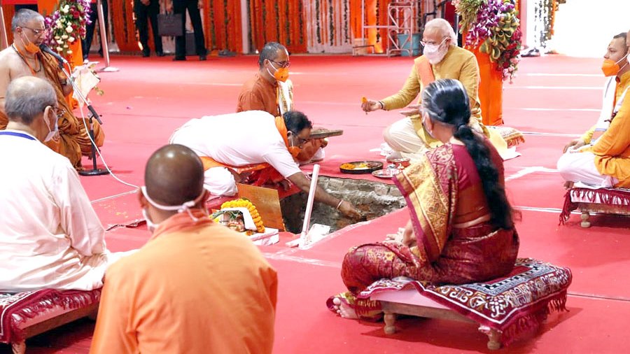 myogiadityanath's tweet photo. श्रीरामलला के चिर अभिलाषित भव्य-दिव्य मंदिर की आधारशिला आज आदरणीय प्रधानमंत्री श्री @narendramodi जी के कर-कमलों से रखी गई है।

श्रीअ��ोध्या धाम में श्री राम मंदिर भारत की सांस्कृतिक अन्तरात्मा की समरस अभिव्यक्ति का प्रतिमान सिद्ध होगा।

जय सिया राम! https://t.co/mnupiD9svj