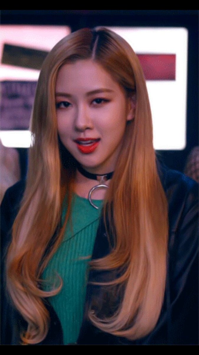 Rosé with choker is so 