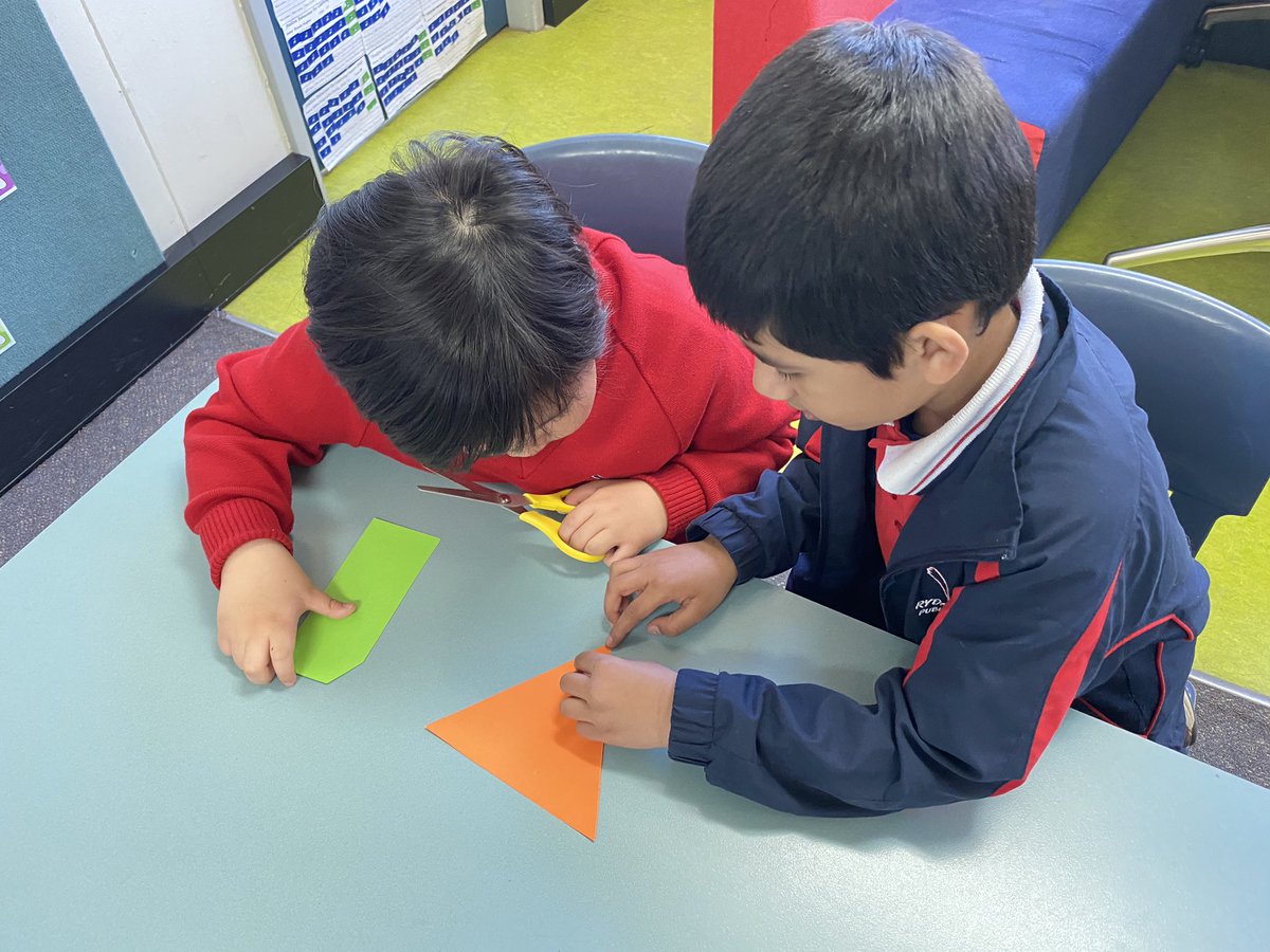 Using our problem solving skills to compare the areas of a triangle and a rectangle #EdWeek20 <a href="/rydalmereps/">Rydalmere Public</a> <a href="/bek_zadow/">Bek Zadow</a> <a href="/MarilenaMartel2/">Marilena Martelli</a> <a href="/melissa_grayy/">Melissa Gray</a>