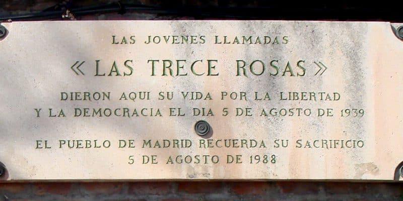 IzquierdaUnida's tweet photo. 🌹BLANCA
🌹CARMEN
🌹JULIA
🌹ELENA
🌹ANA
🌹MARTINA
🌹DIONISIA
🌹PILAR
🌹ADELINA
🌹VIRTUDES
🌹JOAQUINA
🌹VICTORIA
🌹LUISA

🔻 Hoy se cumplen 81 años del fusilamiento de las #13Rosas a manos de las fascistas

Justicia y memoria para que no se repita nunca la historia. ✊ https://t.co/ASOJGAzZfv